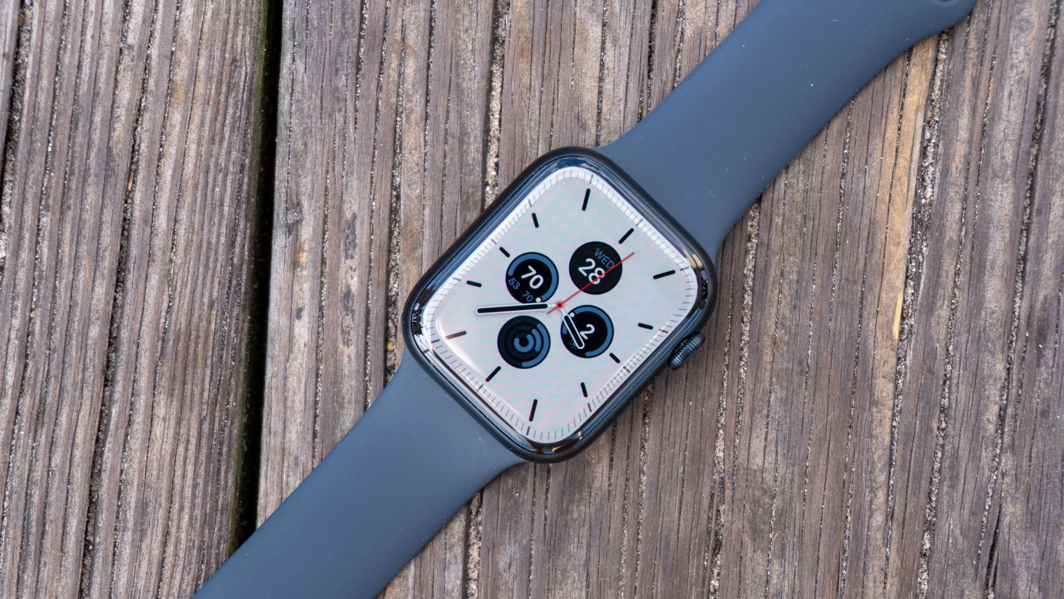 Apple Unveils Swim-Friendly Apple Watch 2 Series: Dive into the Future